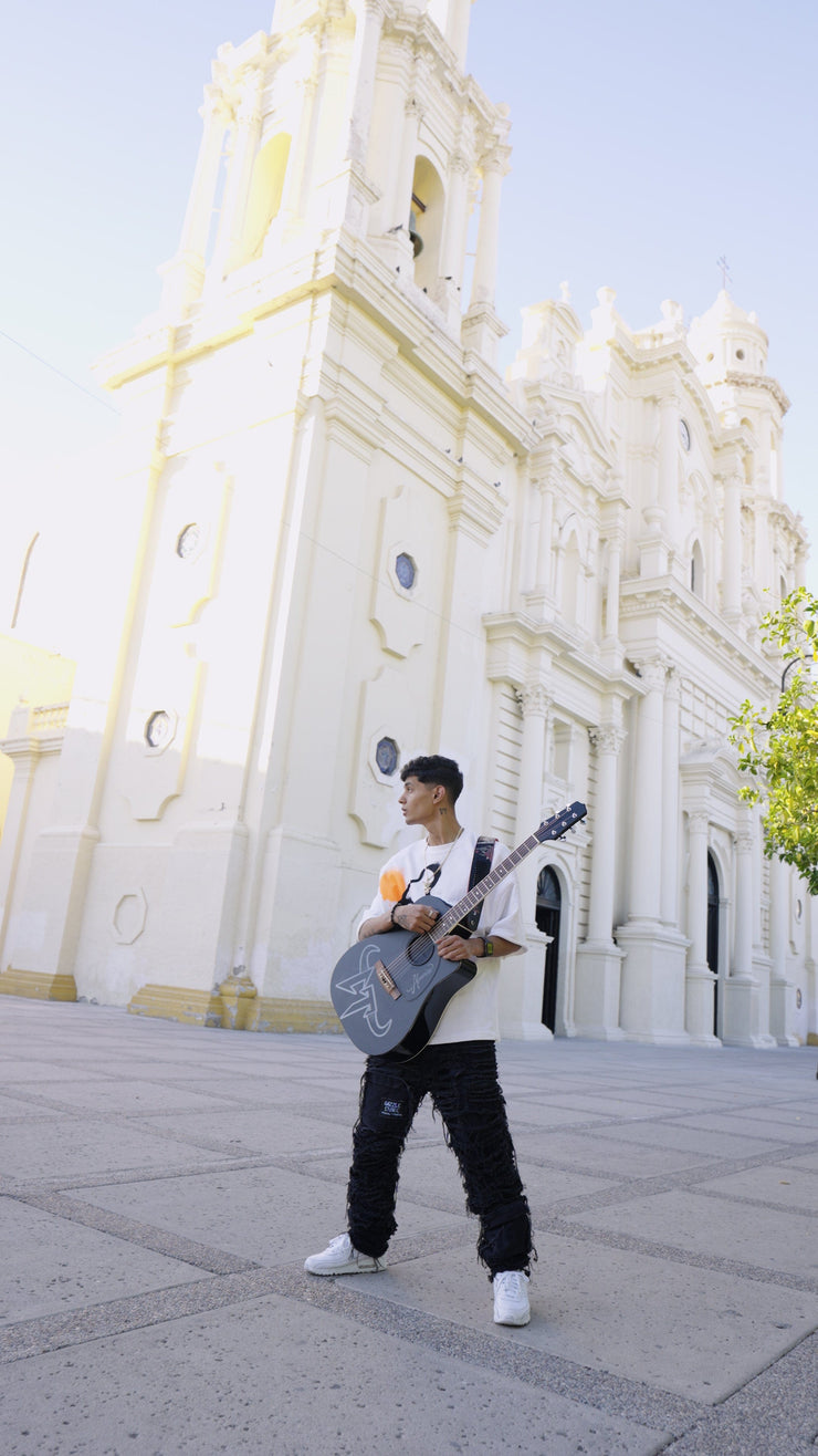 CT SIGNATURE STUDDED GUITAR STRAP