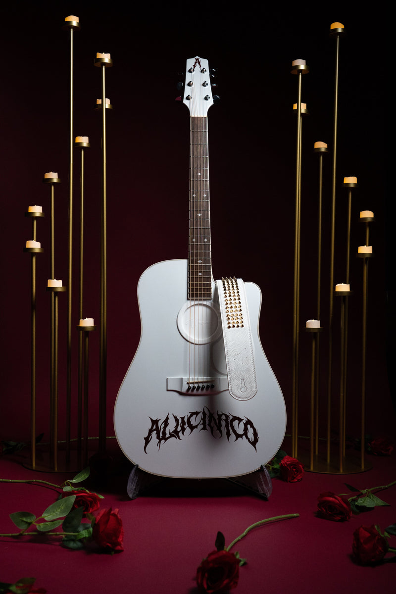 WHITE GOLD STUDDED GUITAR STRAP – Alucinico